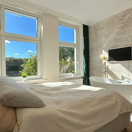 Seredino Relax Apartment- Modern Comfort In A Quiet Location, 5 Minutes To Old Town & Seaside *