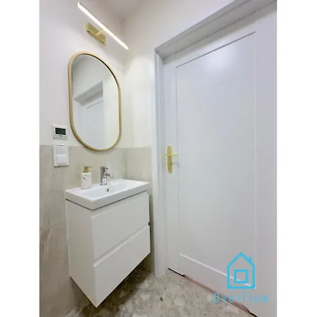 Seredino Relax Apartment- Modern Comfort In A Quiet Location, 5 Minutes To Old Town & Seaside גדנסק